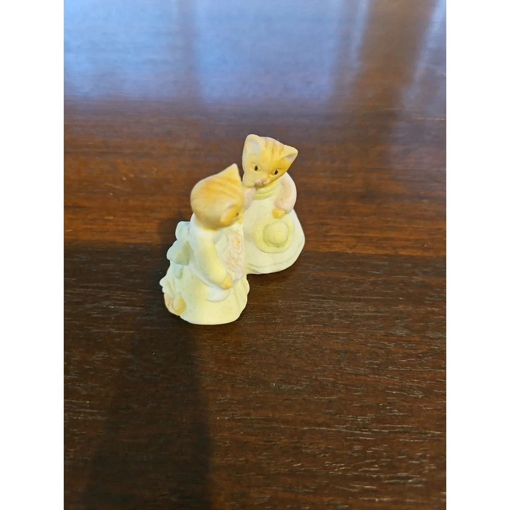 Vtg Yellow Striped Kittens Prairie Little‎ House Dresses Aprons Bisque Figurine